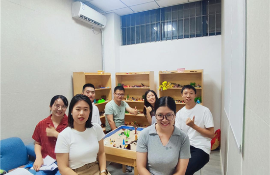 以沙见心，疗愈自我——心理沙盘活动成功开展
