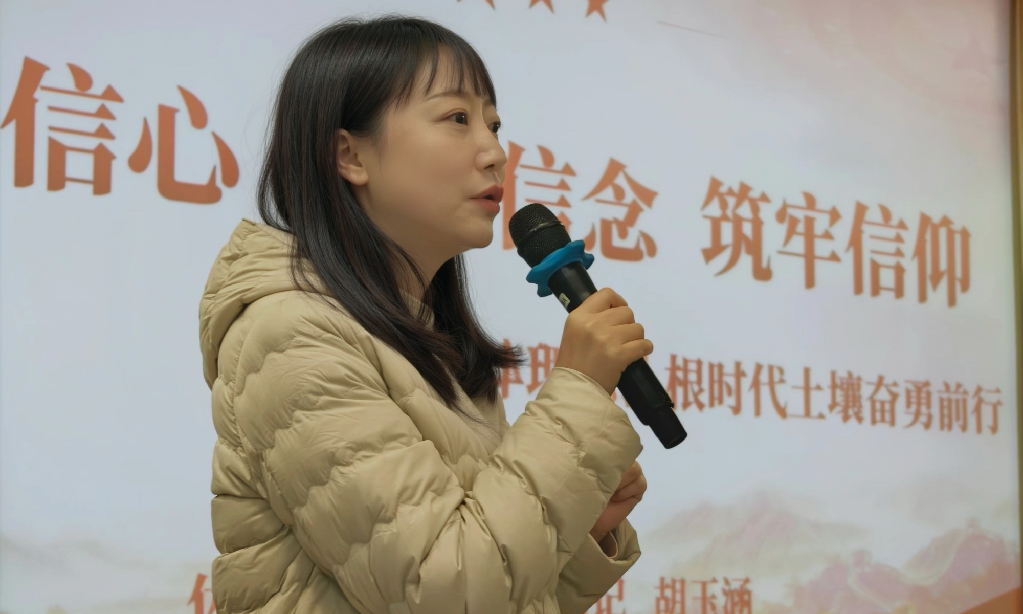 坚定信心，秉承信念，筑牢信仰〡党委书记胡玉涵为2025级新生讲授专题党课