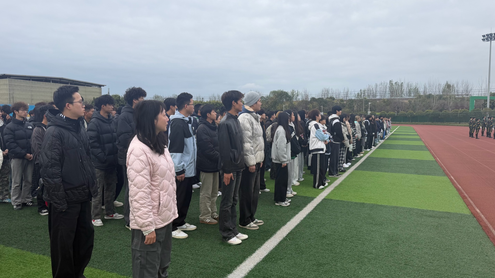 赓续红色血脉 书写青春担当〡休闲与运动学院举行周一升旗仪式