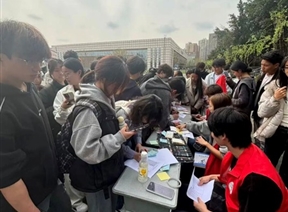 拾叶寻春 笔绘芳华——休闲与运动学院“书写春诗”主题活动圆满落幕